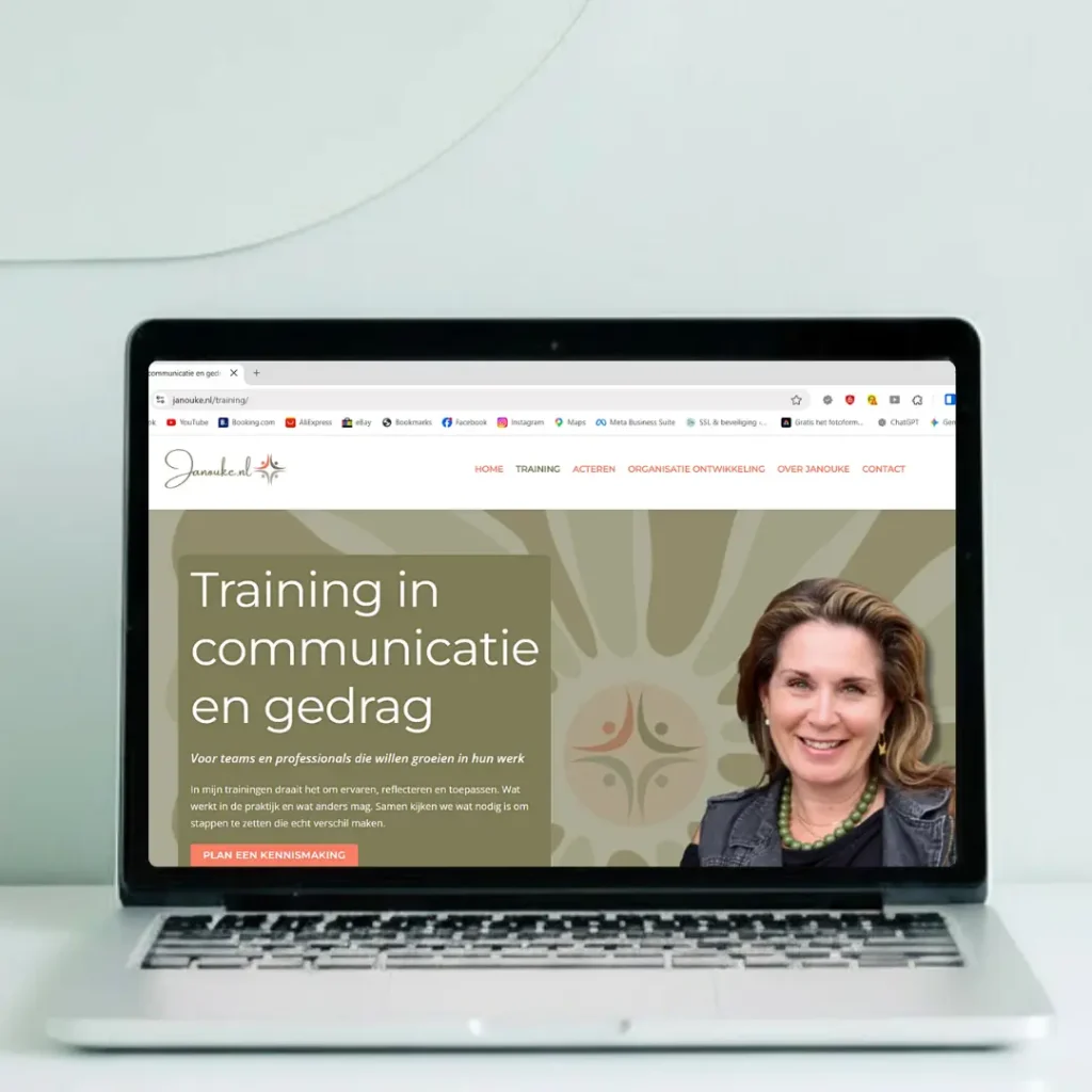 Laptop toont de trainingspagina van Janouke.nl, website gebouwd door Studio The WebCreator"
