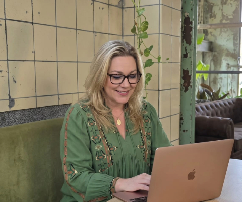 Marion Terpstra werkt aan een maatwerk website als onderdeel van de Website Experience Methode